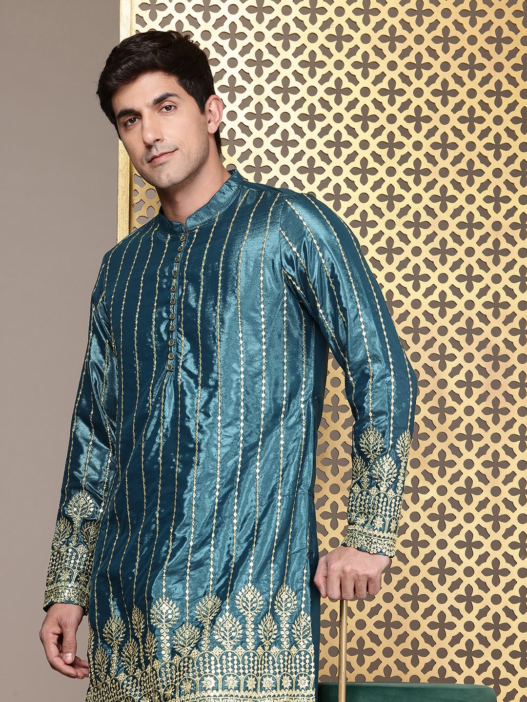 

House of Pataudi Embroidered Mandarin Collar Sequinned Jashn Kurta with Trousers, Teal