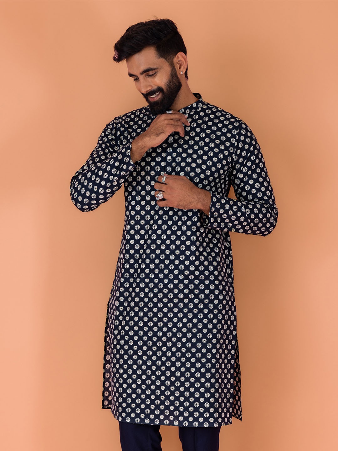 

Kisah Floral Printed Mandarin Collar Straight Kurta, Navy blue