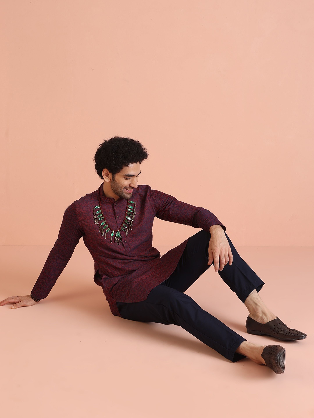 

KISAH Paisley Woven Design Mandarin Collar Jacquard Cotton Silk Straight Kurta, Magenta