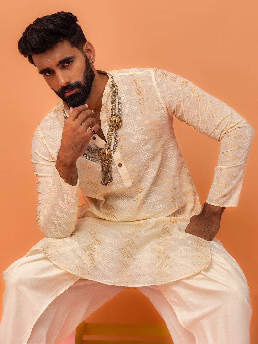 

Kisah Geometric Embroidered Thread Work Mandarin Collar Straight Kurta, Off white