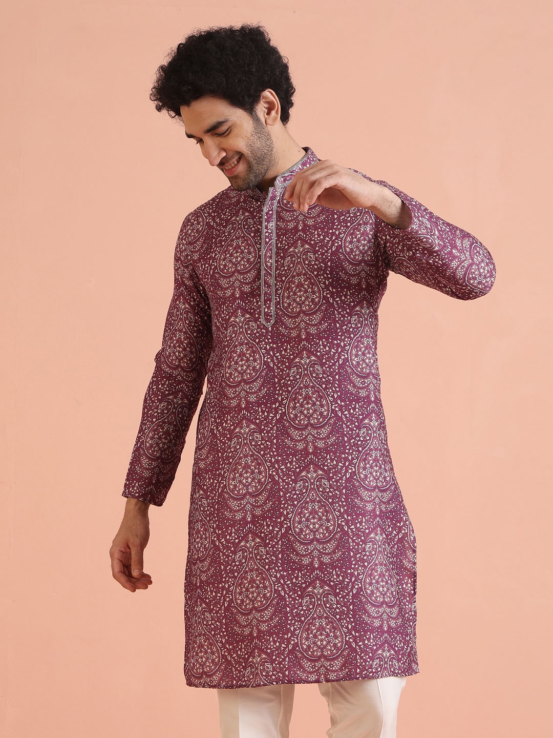 

Kisah Mandarin Collar Ethnic Motifs Printed Straight Kurta, Magenta
