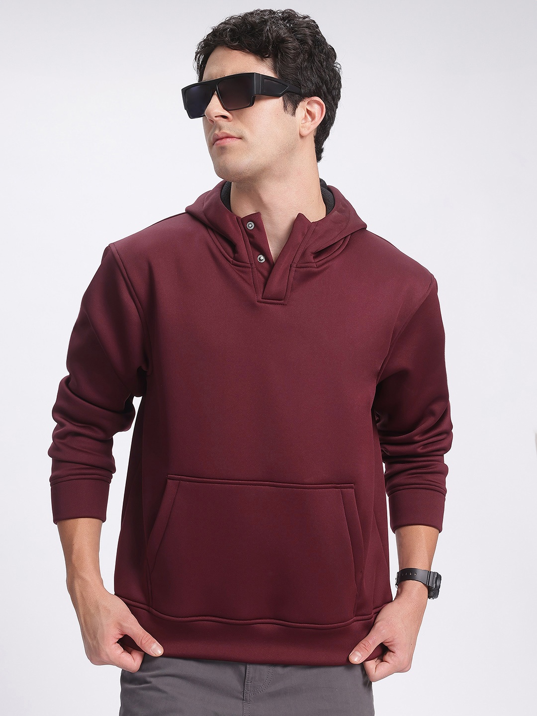 

glitchez Men Hooded Sweatshirt, Maroon