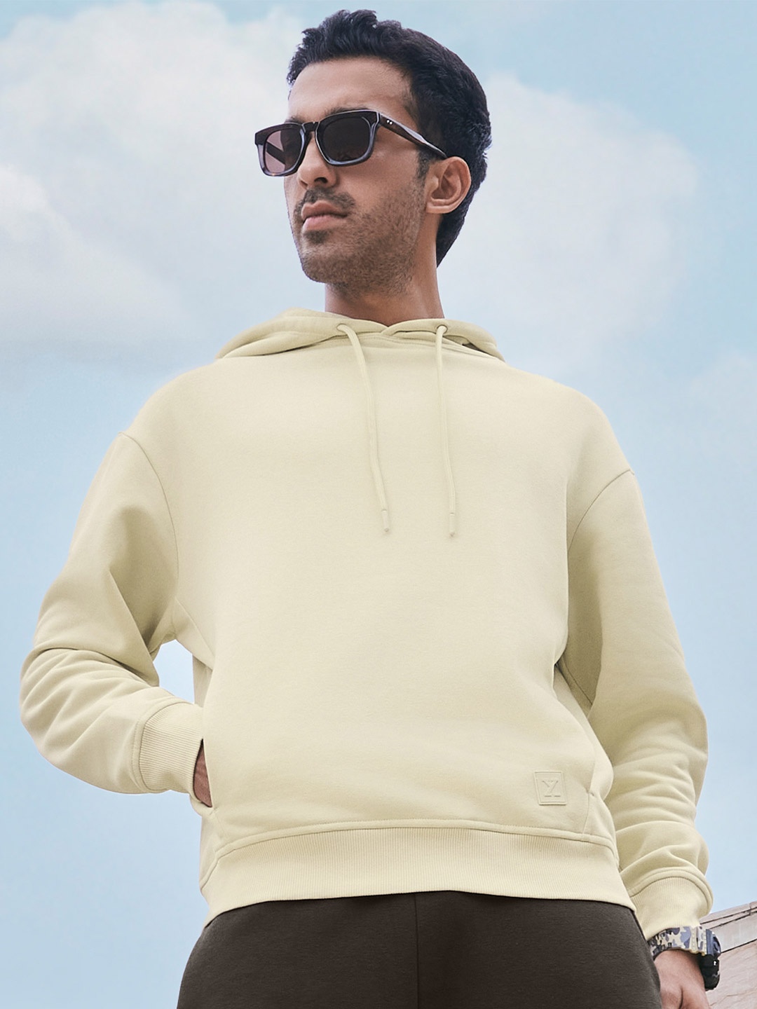 

XYXX Men Oversized Solid White IntelliSmooth Pulse Hoodies