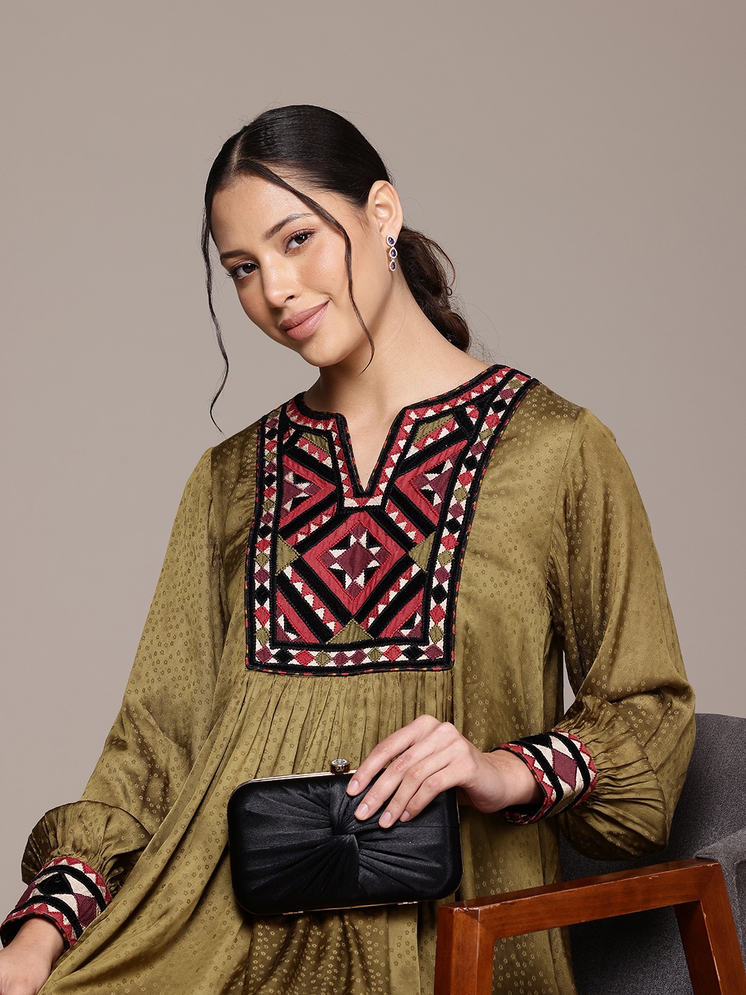 

Ritu Kumar Geometric Yoke Design Thread Work Thread Work Pleated Kurti, Green