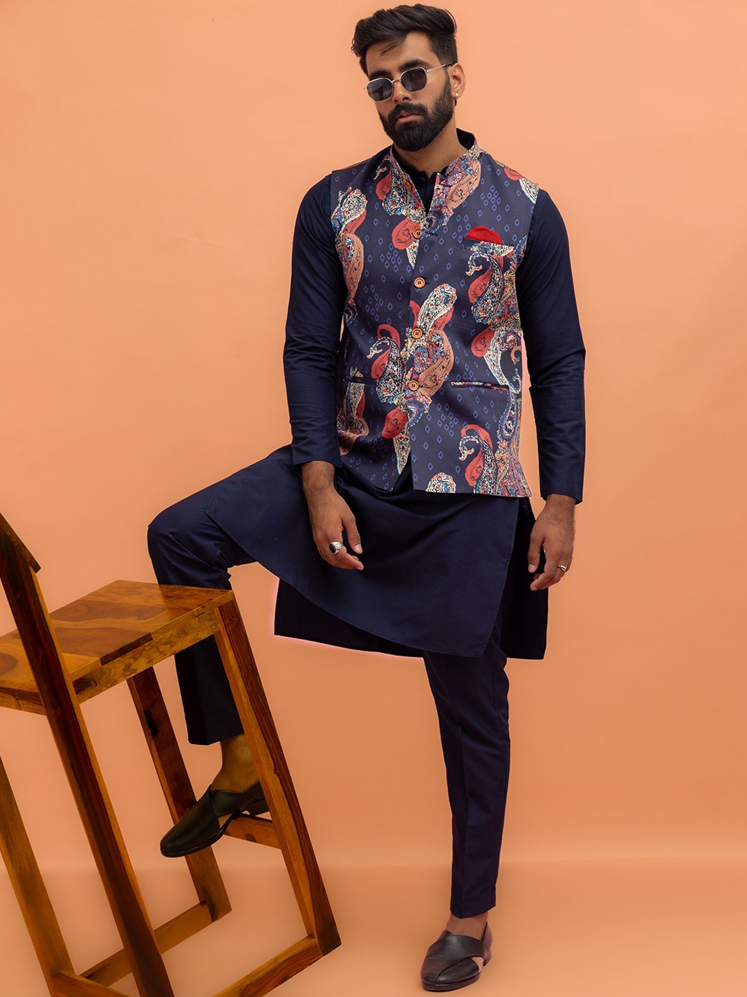 

Kisah Men Mandarin Collar Printed Nehru Jacket, Navy blue