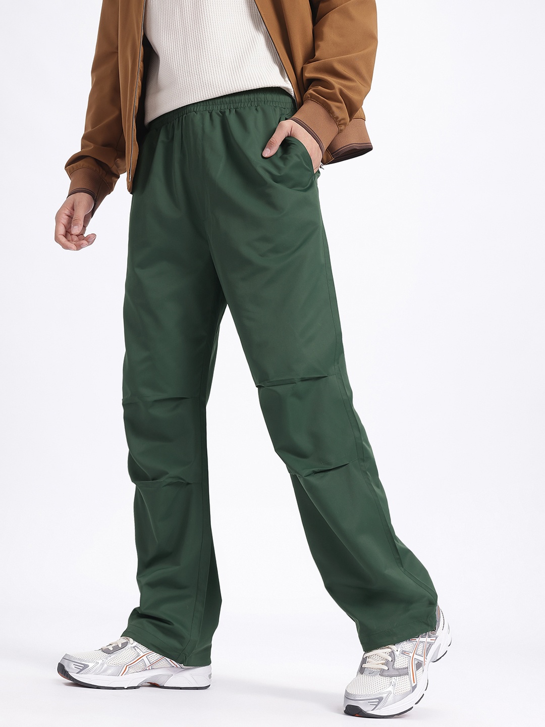 

glitchez Men Street Sophistication Mid-Rise Relaxed Fit Trousers, Green