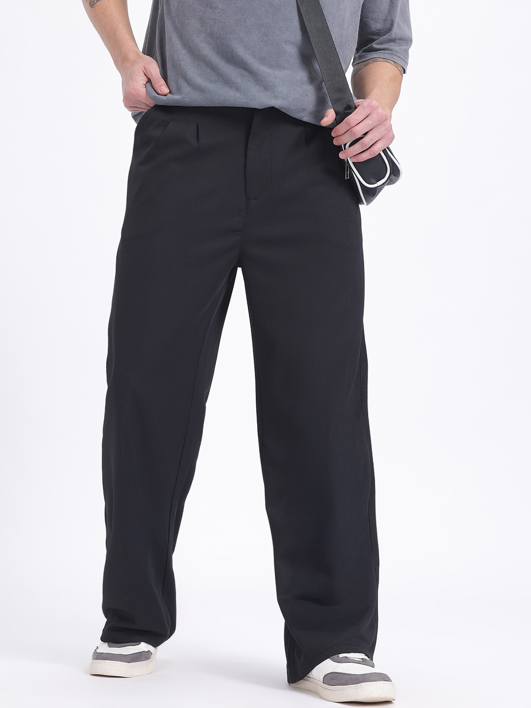 

glitchez Men Essential Drip Self-Textured Pleated Detail Relaxed Fit Trousers, Black