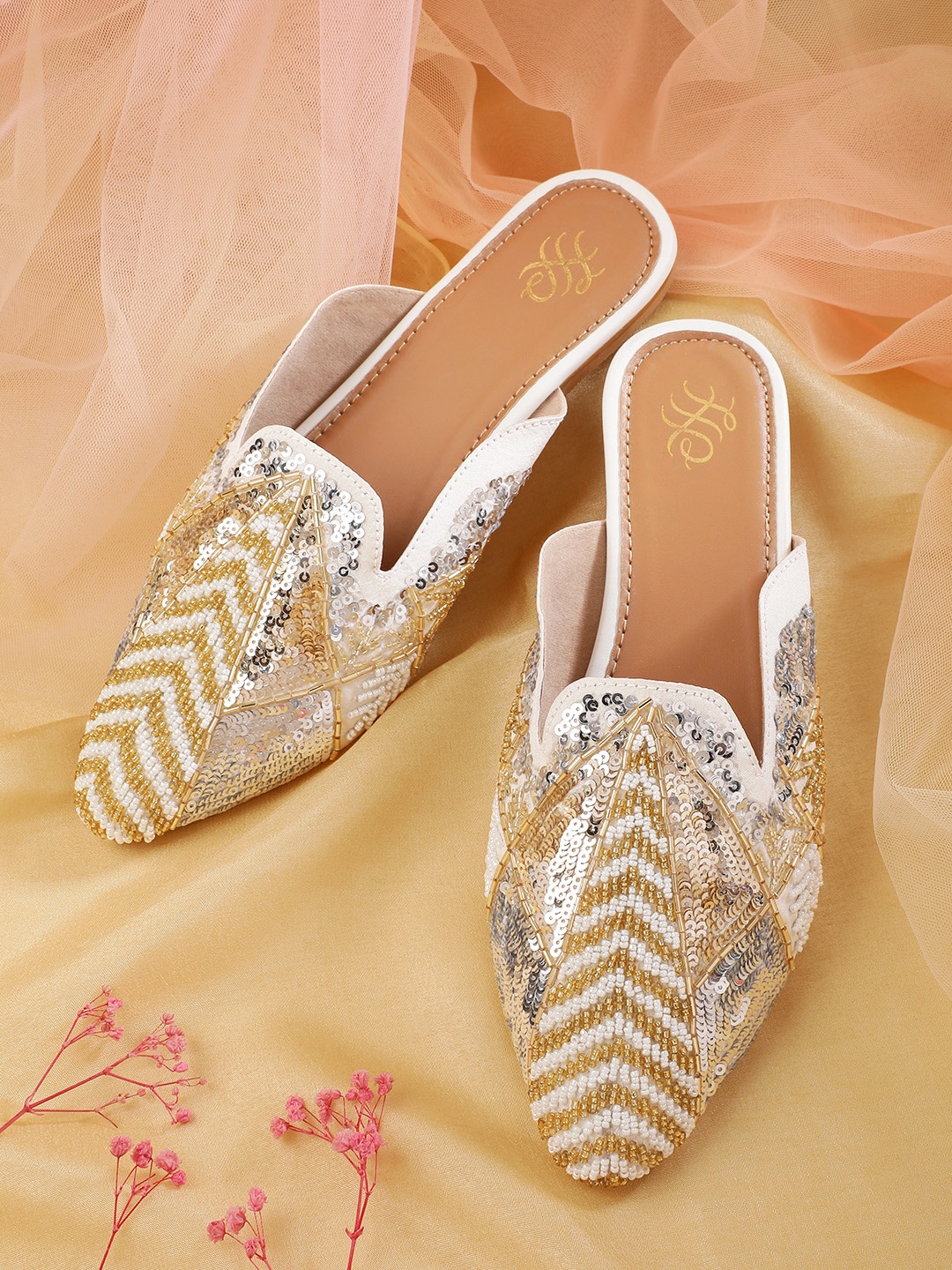 

House of Pataudi Women Embellished Ethnic Mules, White