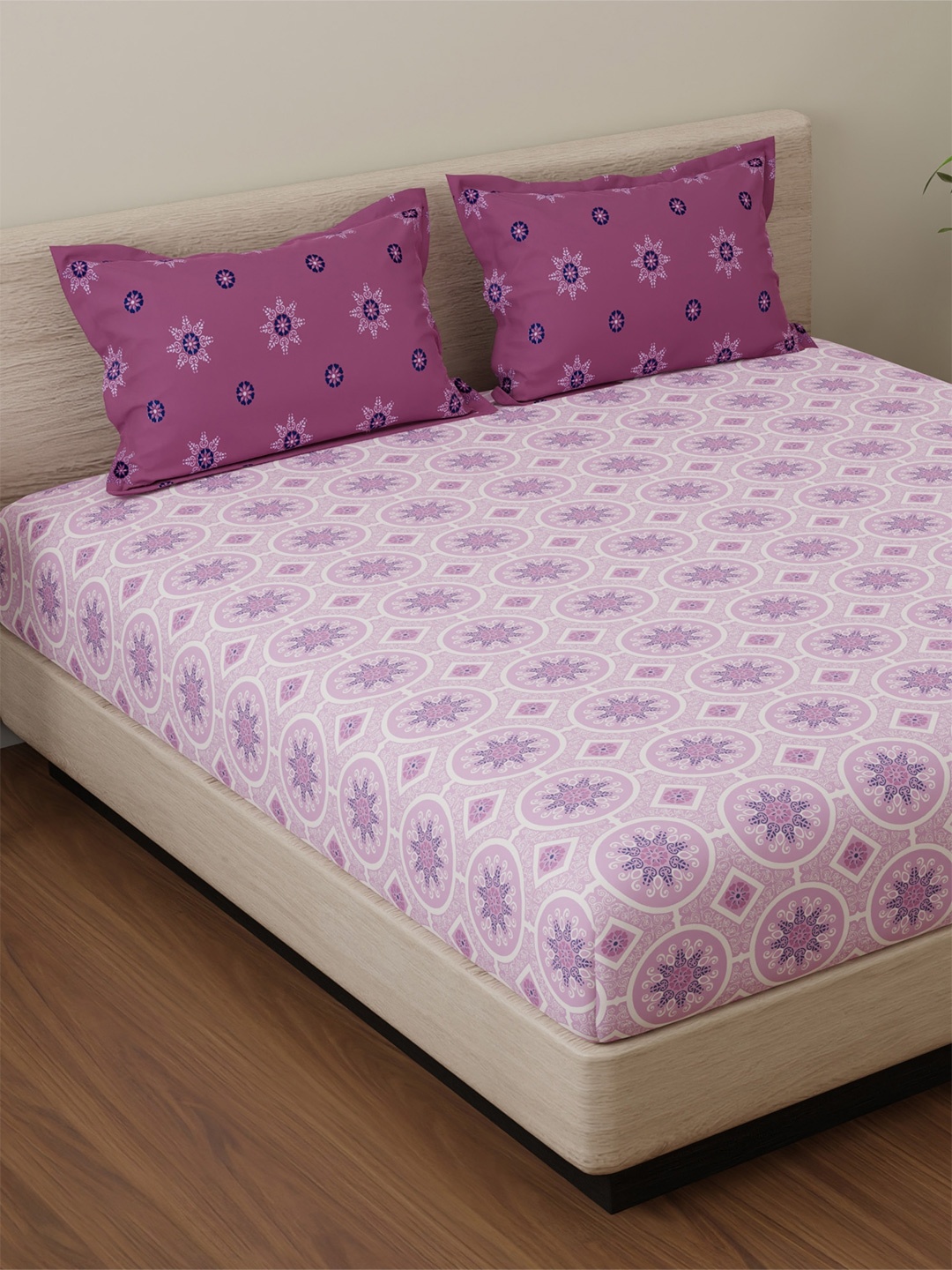 

Huesland Pink Pure Cotton Floral 144 TC King Bedsheet Set 2.74 m x 2.74 m