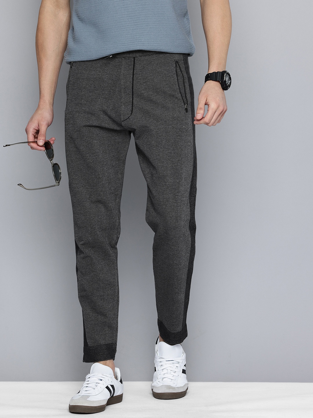 

Levis Men Textured Joggers, Black