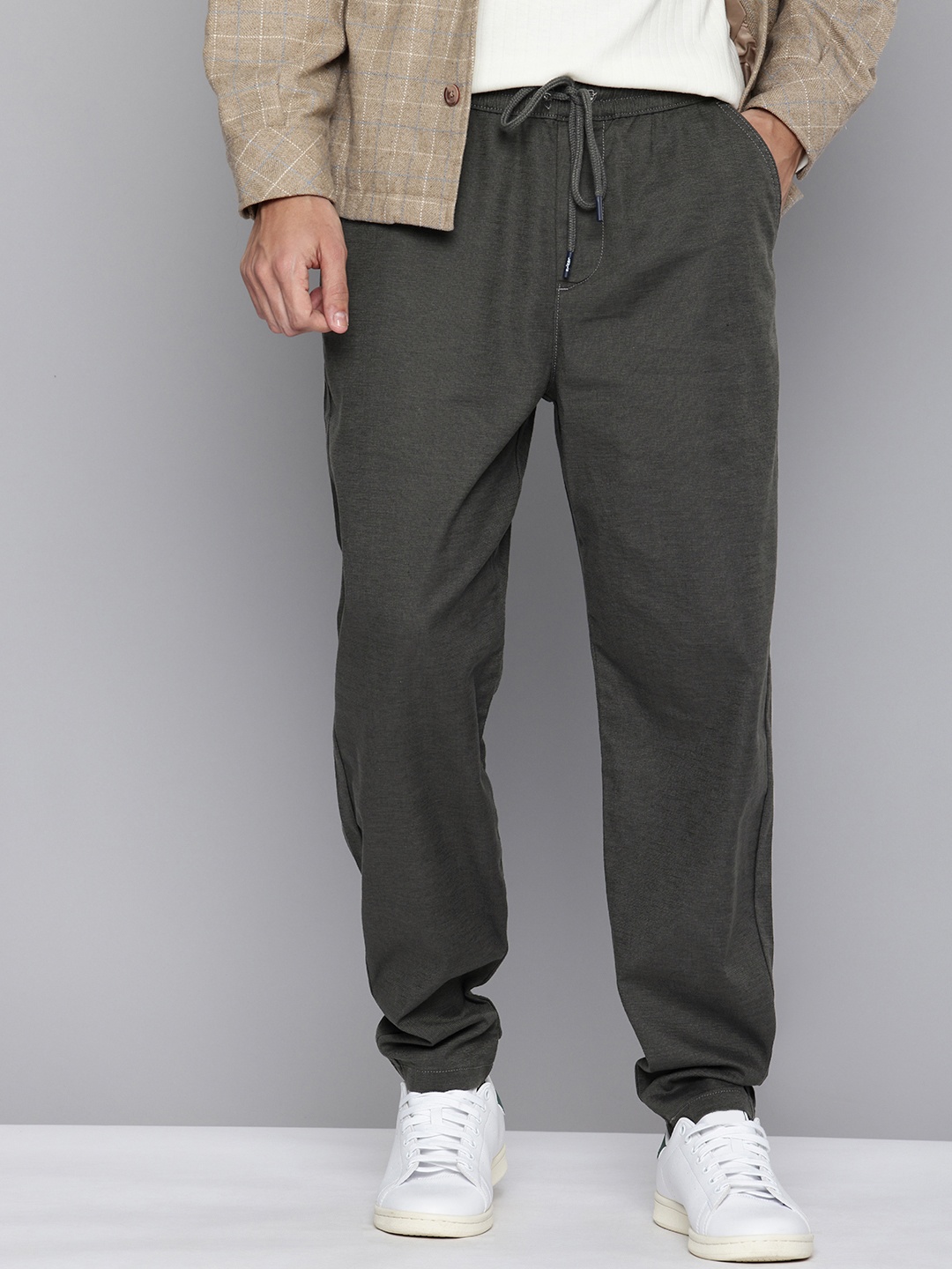 

Levis Men Mid-Rise Regular Trousers, Charcoal