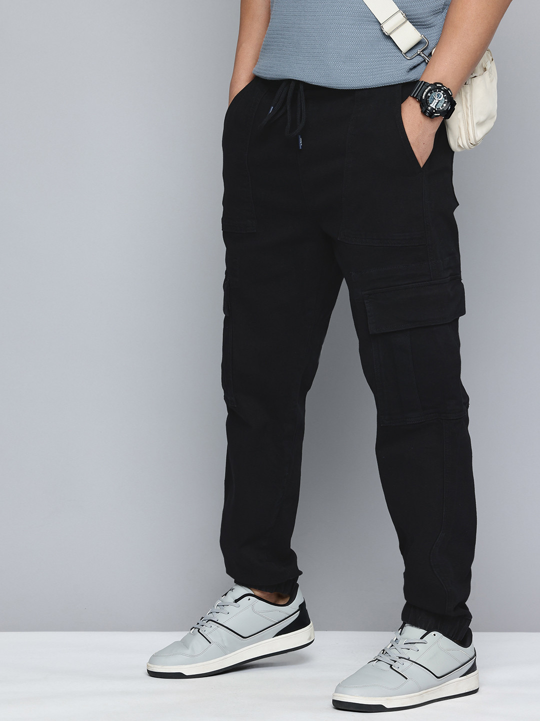 

Levis Men Cargo Joggers, Black