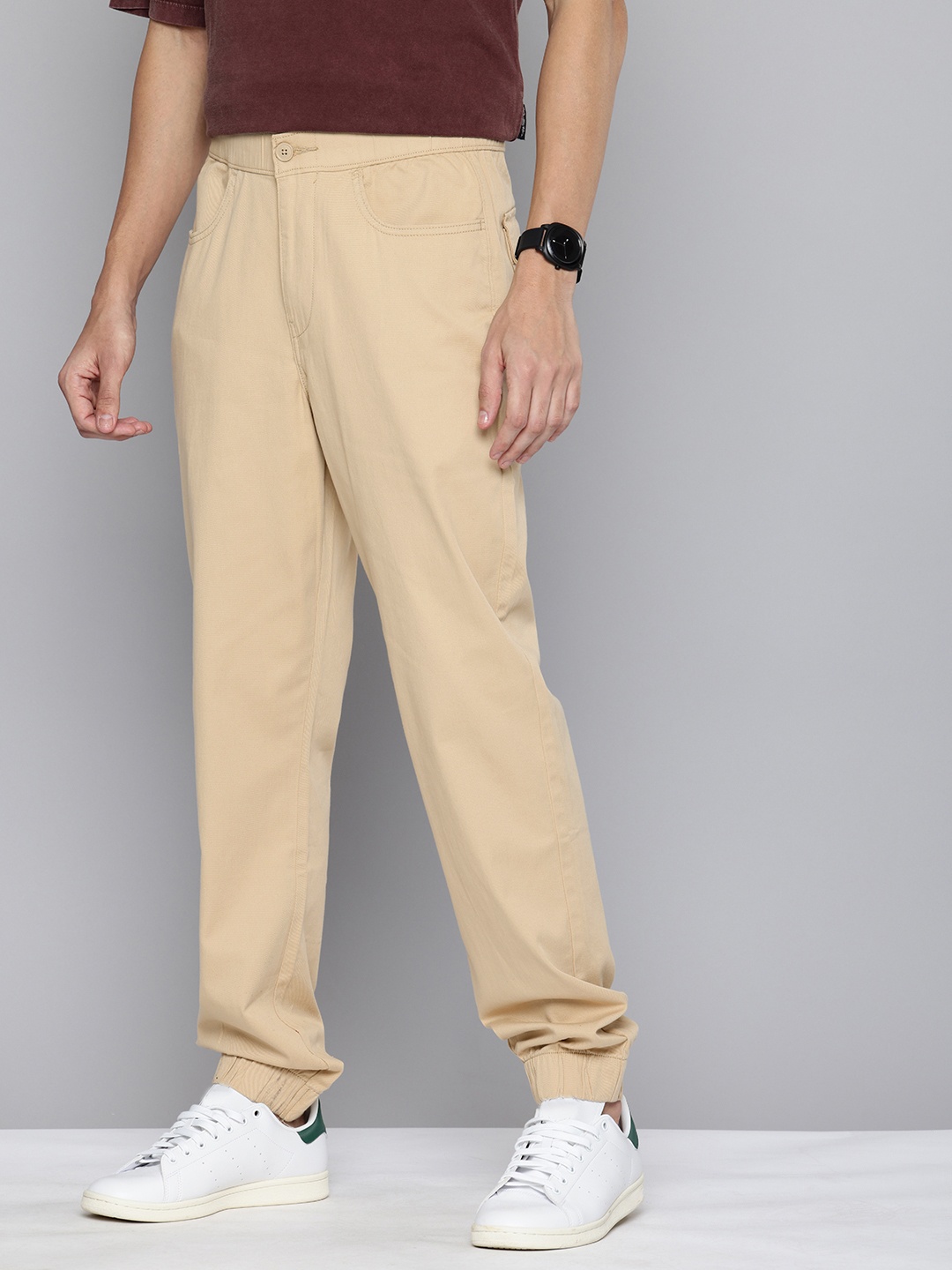 

Levis Men Relaxed Fit Chinos Joggers, Beige