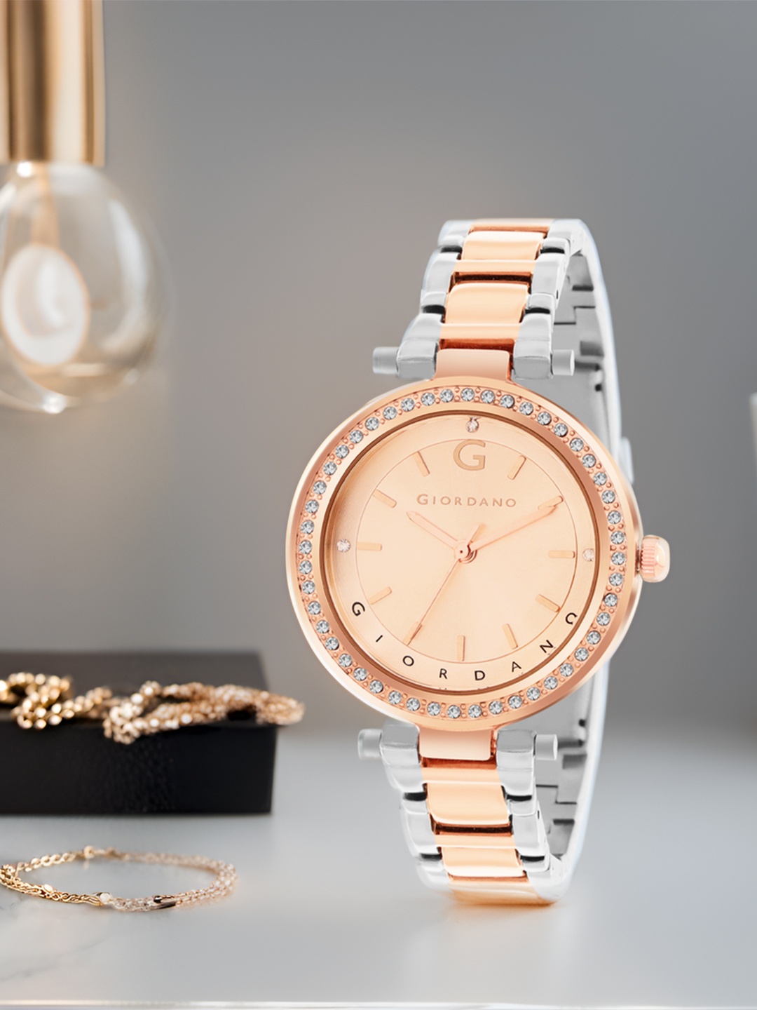 

GIORDANO Women Dial & Stainless Steel Bracelet Style Straps Analogue Watch GD-4212-44, Rose
