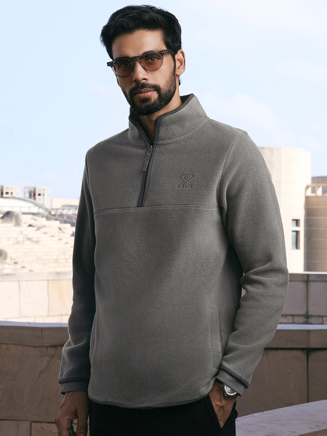 

XYXX Men Regular Fit Solid Grey IntelliLuxe Jet-Setter Half-Zip Sweatshirt