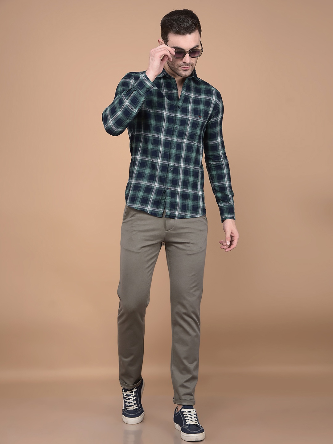 

Crimsoune Club Men Classic Spread Collar Checked Cotton Slim Fit Casual Shirt, Green