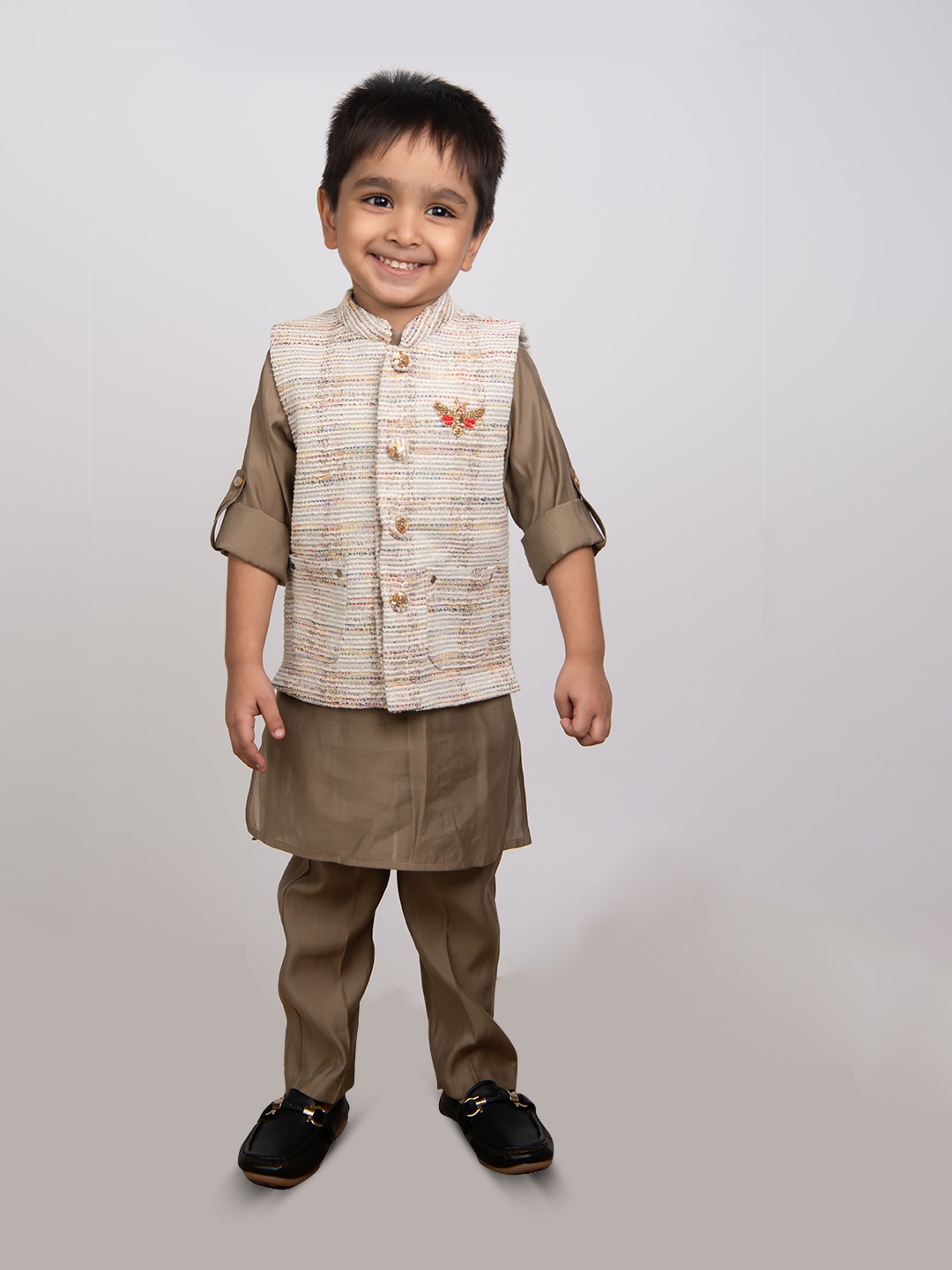 

LITTLE COLLARS Boys Embroidered Regular Kurta with Pyjamas, Beige