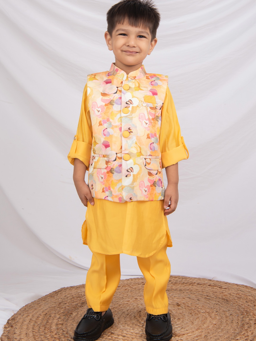 

LITTLE COLLARS Boys Mandarin Collar Long Sleeves Regular Kurta With Pyjama & Nehru Jacket, Yellow