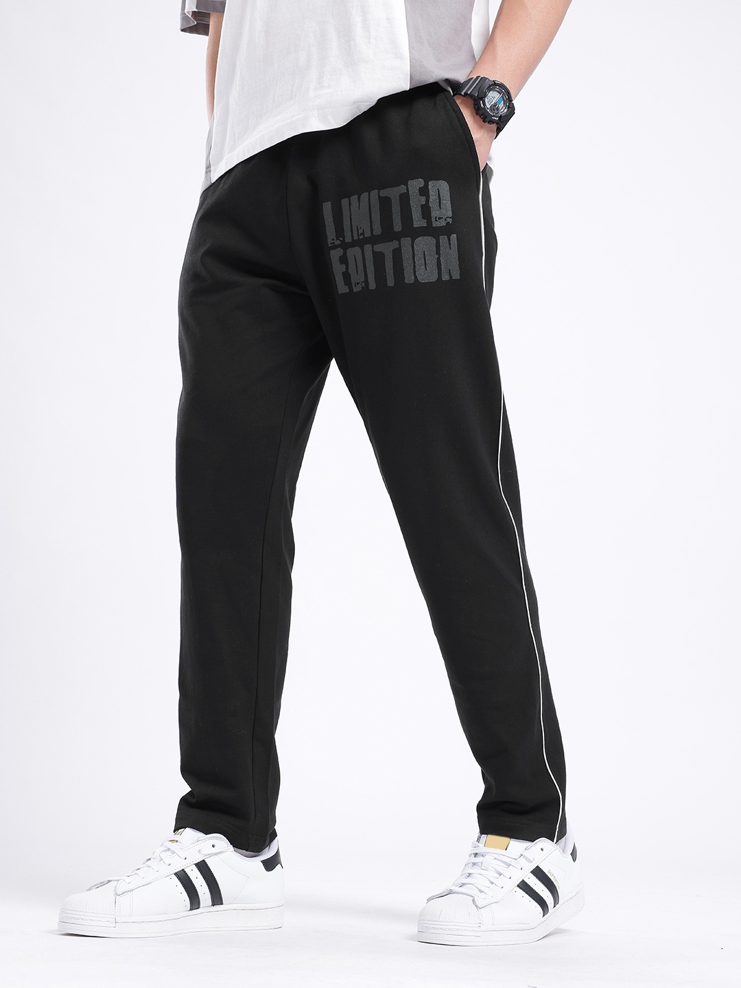 

glitchez Men Urban Runway Printed Detail Track Pants, Black