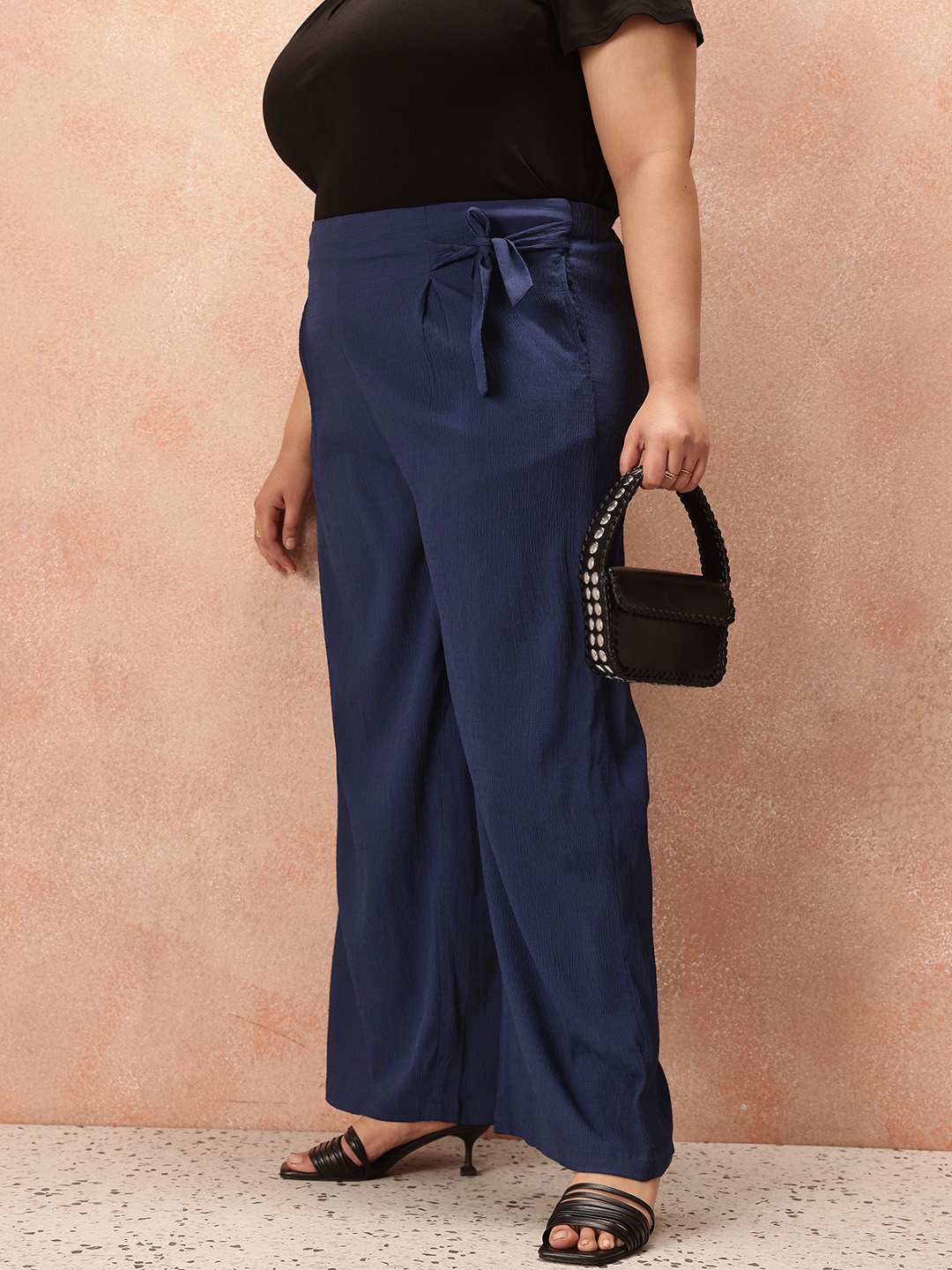 

all about you Plus Size Women Crinkled Effect Mid-Rise Belted Detail Front-Pleats Trousers, Navy blue