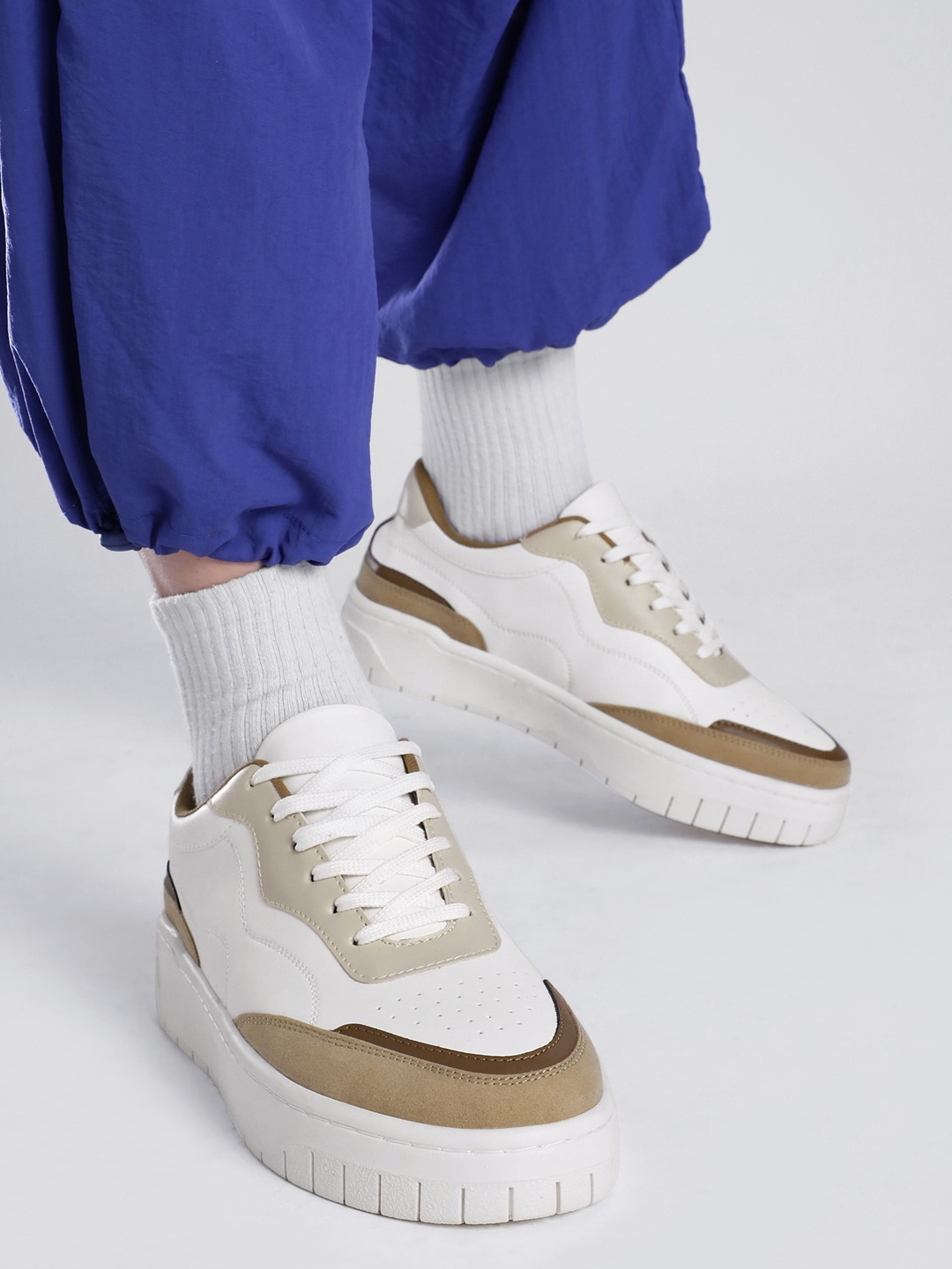 

The Roadster Life Co. Women Colourblocked Sneakers, White