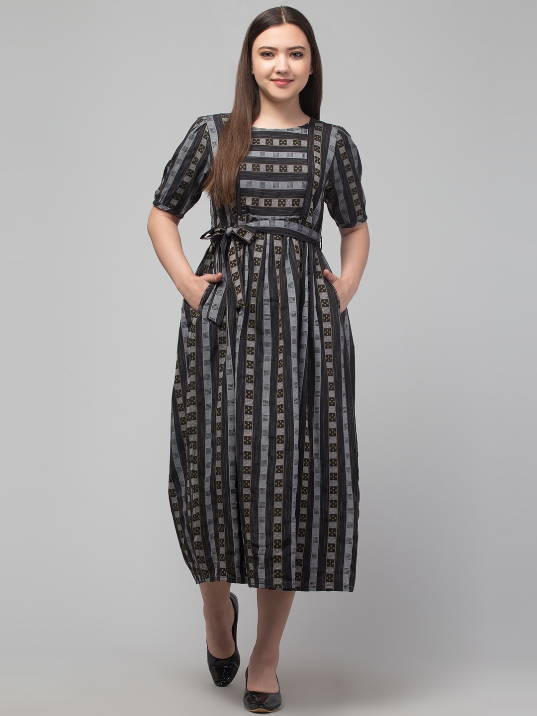

Zuvino Cotton Printed Round Neck Short Sleeves Fit and Flare Maternity Midi Dress, Black