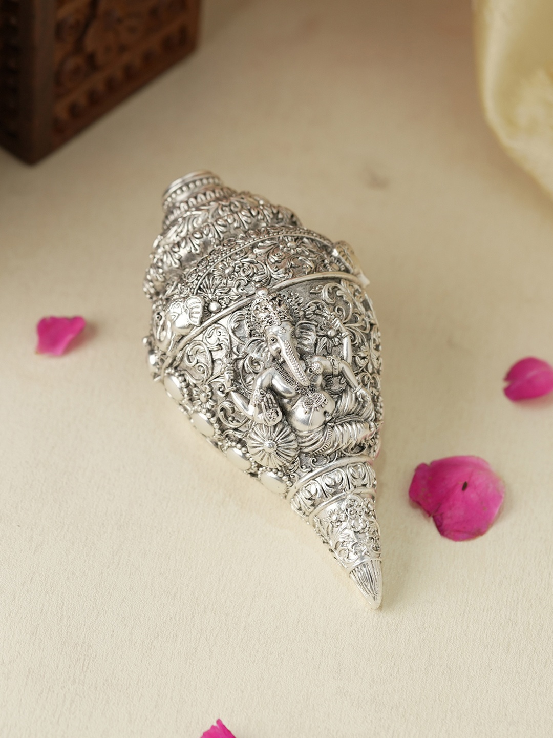 

Voylla Silver-Toned Sankh Religious Idol Festive Showpiece