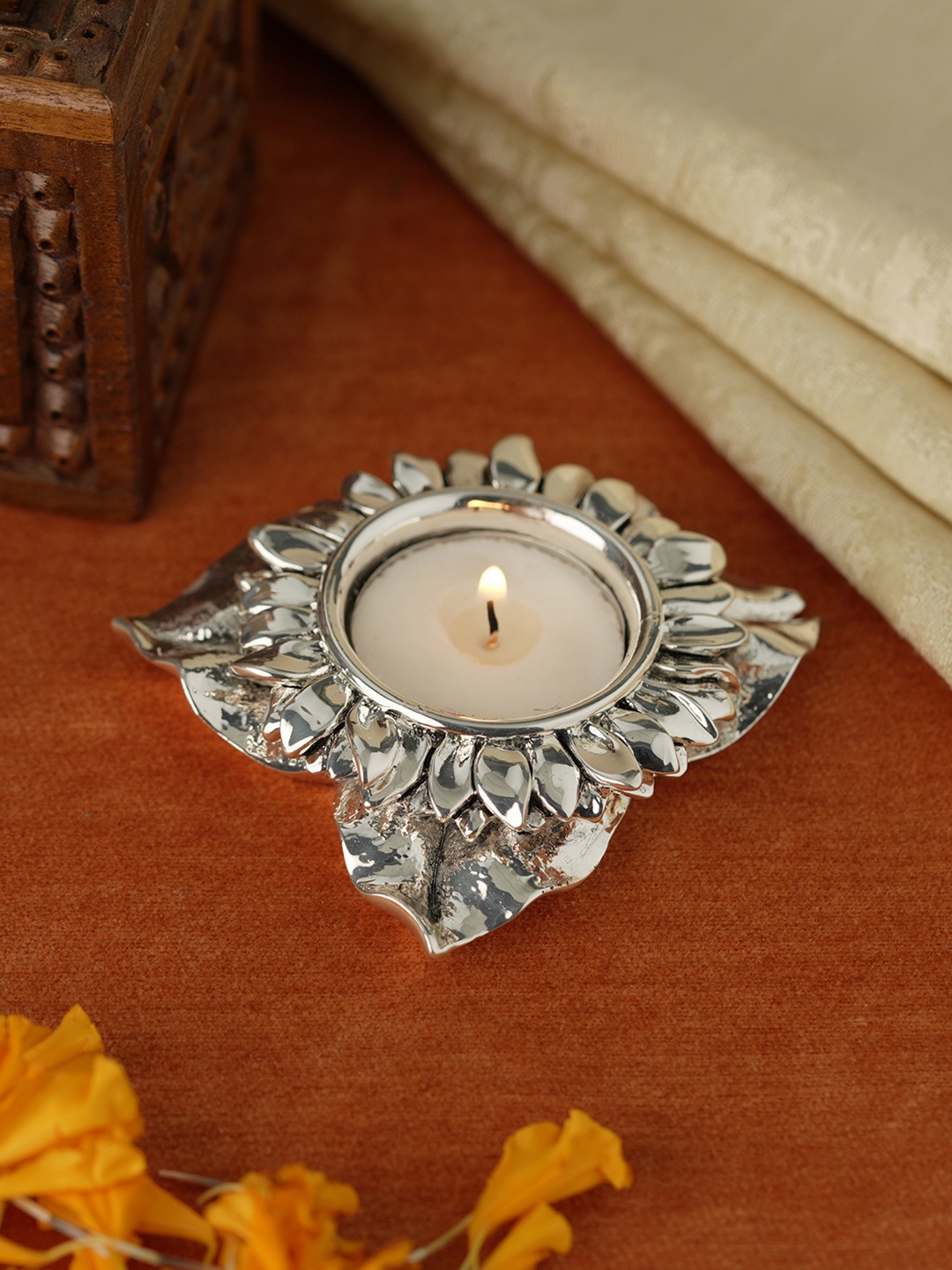 

Voylla Silver Toned Tealight Candle Holders