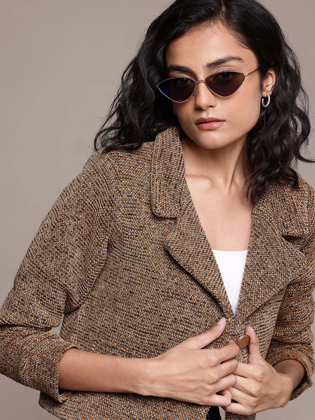 

The Roadster Lifestyle Co. Single-Breasted Crop Woollen Blazer, Brown