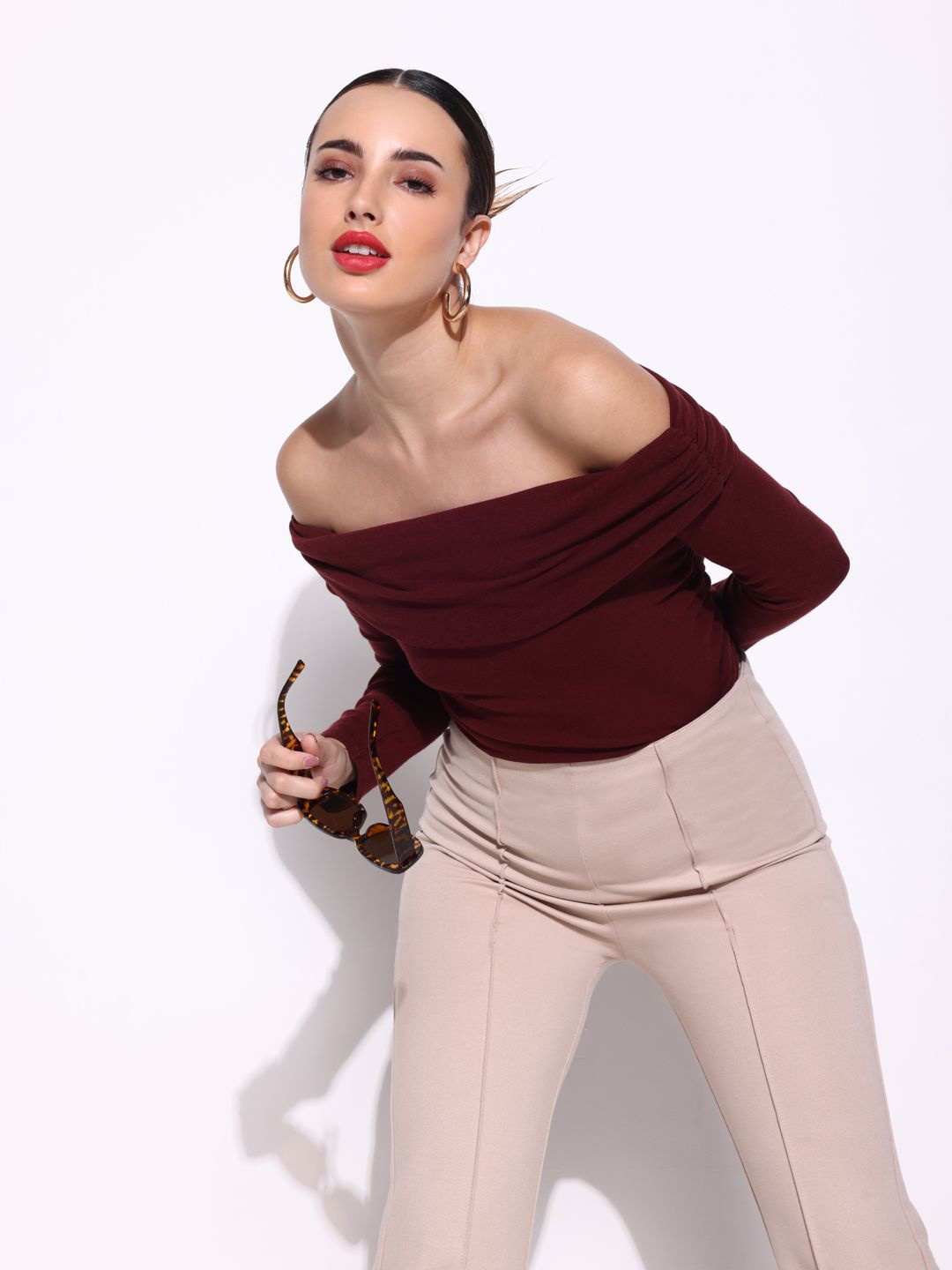 

SHOWOFF Off-Shoulder Fitted Top, Maroon