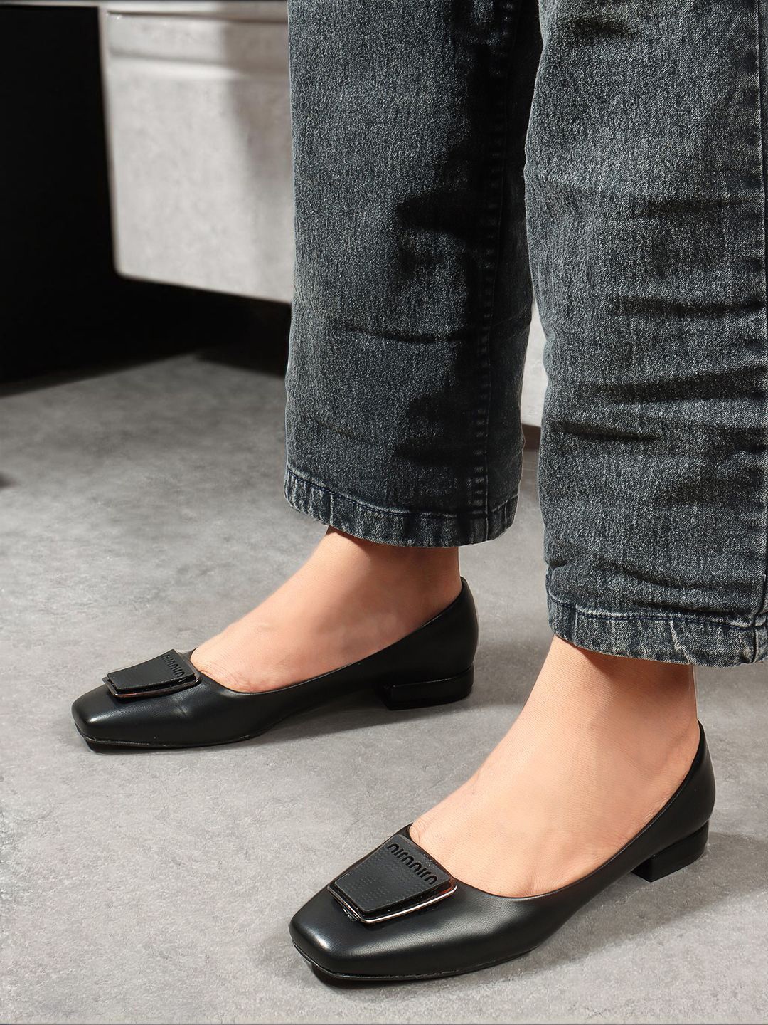 

Lavie Women Round Toe Ballerinas Flats, Black