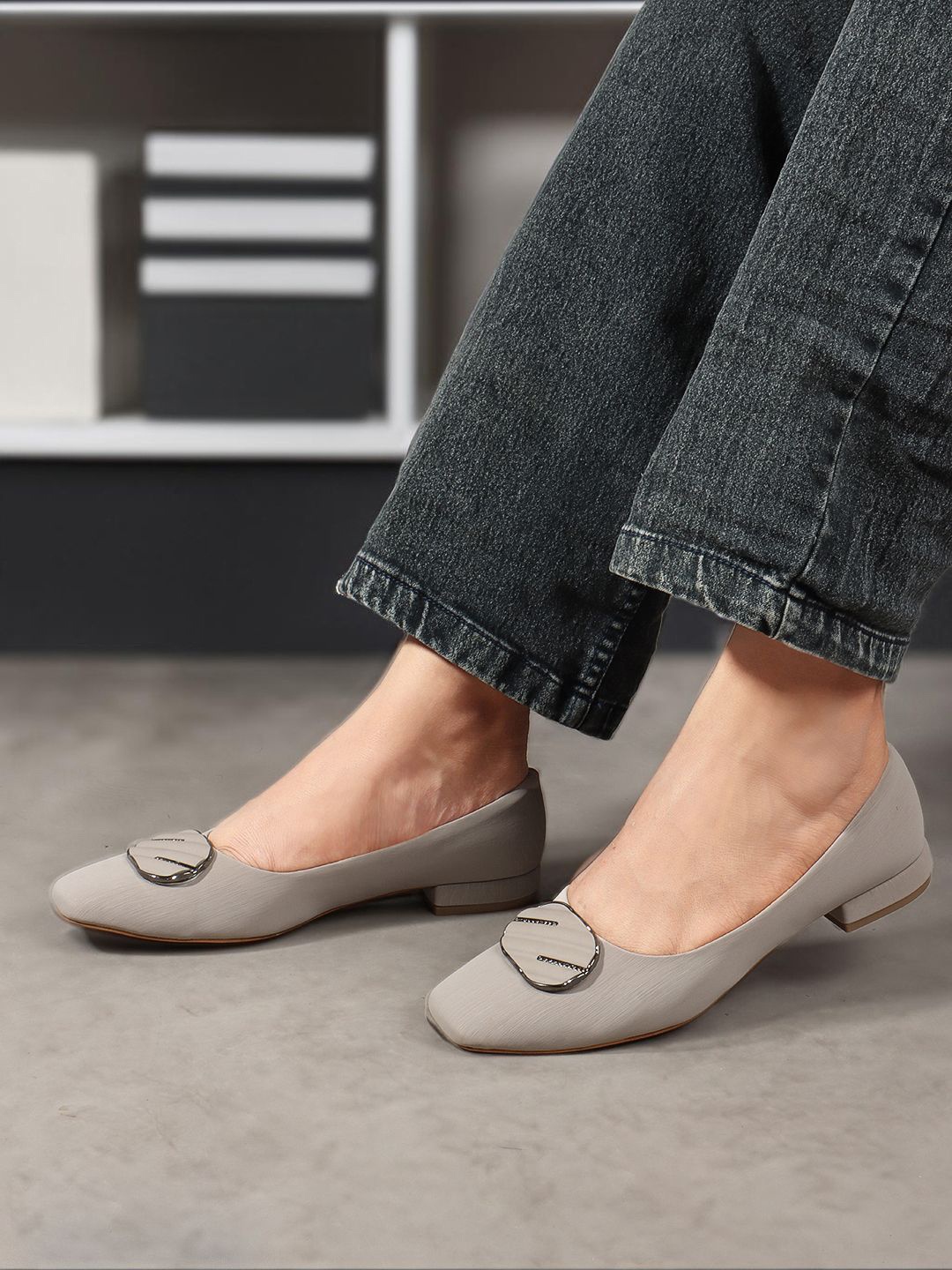 

Lavie Women Round Toe Ballerinas Flats, Grey