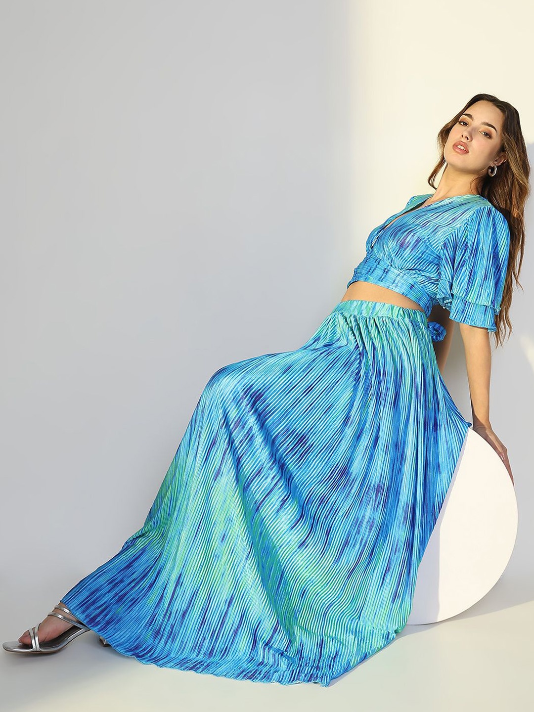 

SHOWOFF Abstract Dyed V-Neck Short Sleeves Top With Skirt, Blue