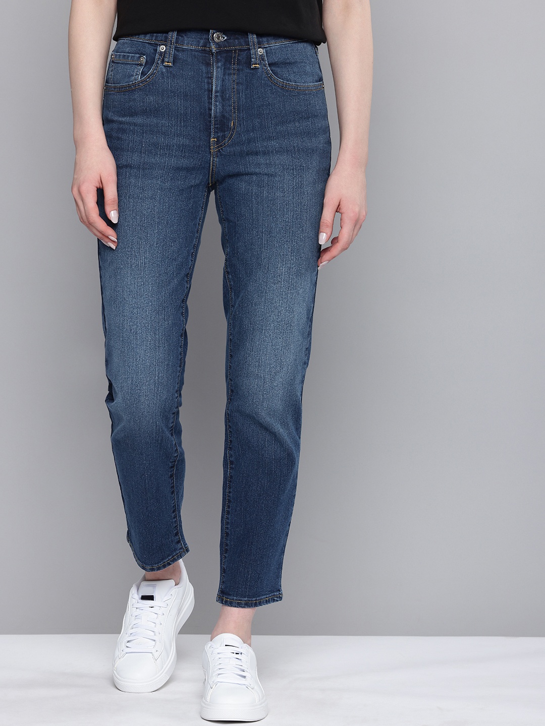 

Levis Women 724 Slim Straight Fit High-Rise Light Fade Stretchable Jeans, Blue