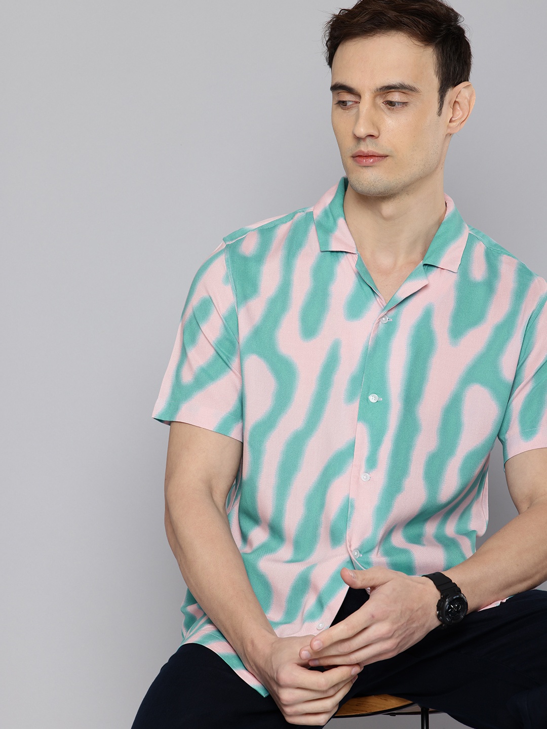 

Levis Abstract Printed Relaxed Fit Casual Shirt, Pink