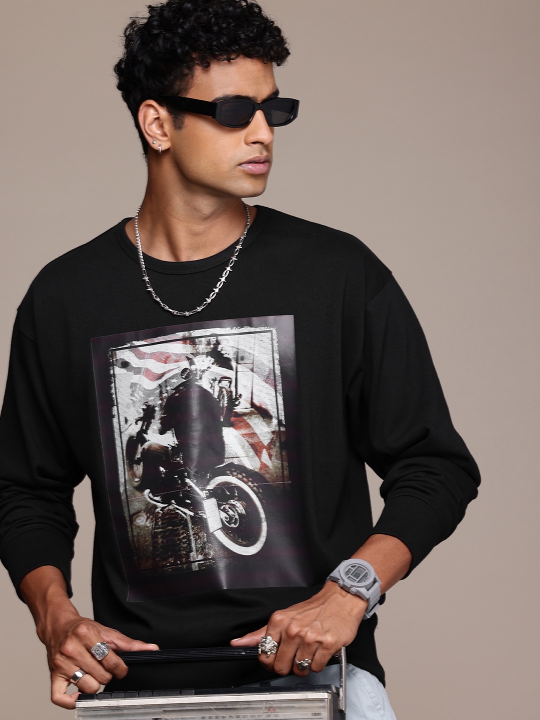 

The Roadster Lifestyle Co. Men Printed Relaxed Fit Sweatshirt, Black