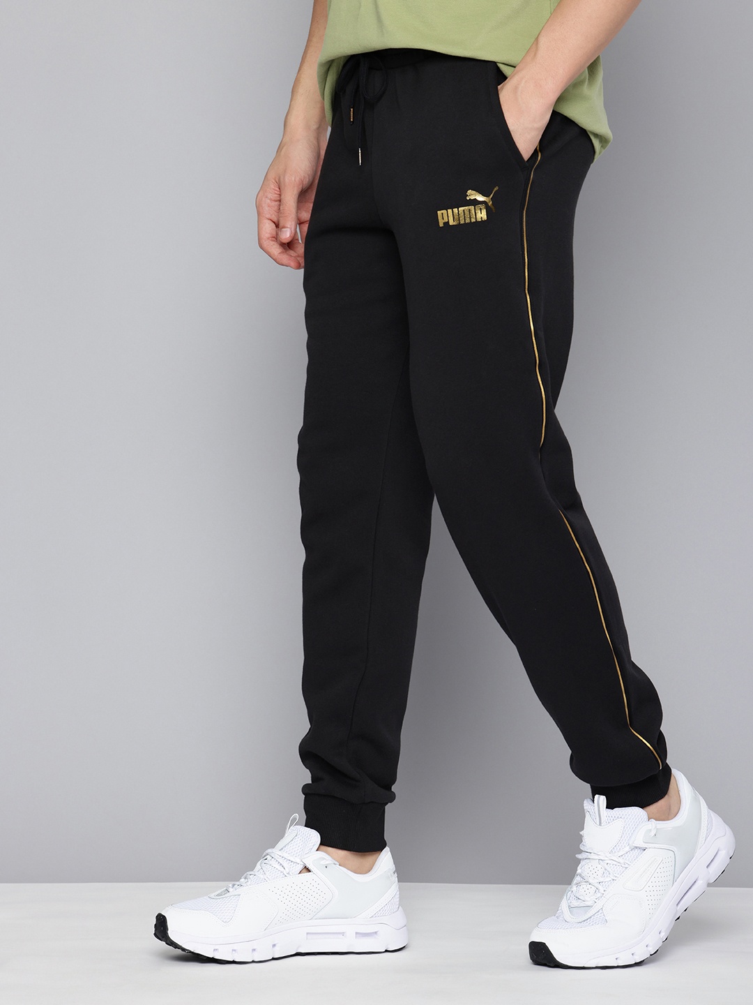 

Puma Men MINIMAL GOLD Warmcell Outdoor Joggers, Black