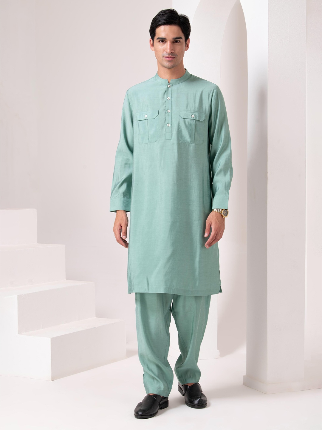 

BARARA ETHNIC Mandarin Collar Straight Kurta With Trousers, Green