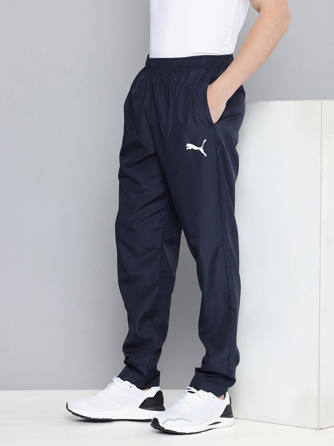 

Puma Men ESS Woven Outdoor Joggers, Navy blue