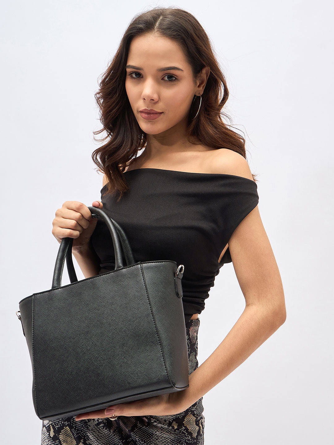 

Mast & Harbour Women Solid Structured Handheld Bag, Black