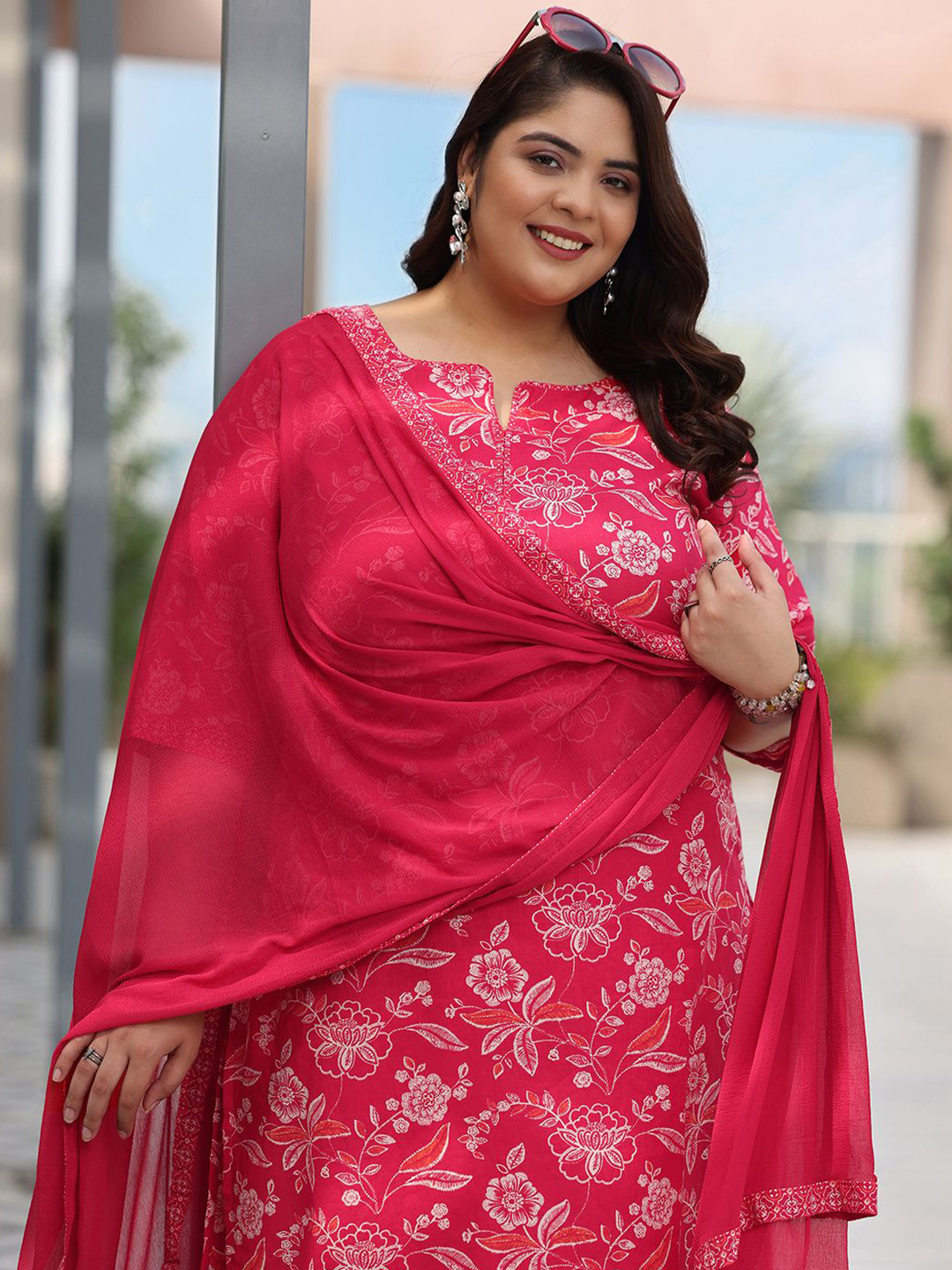 

EXTRA LOVE BY LIBAS Plus Size Floral Printed Pure Cotton Kurta with Palazzos & Dupatta, Pink