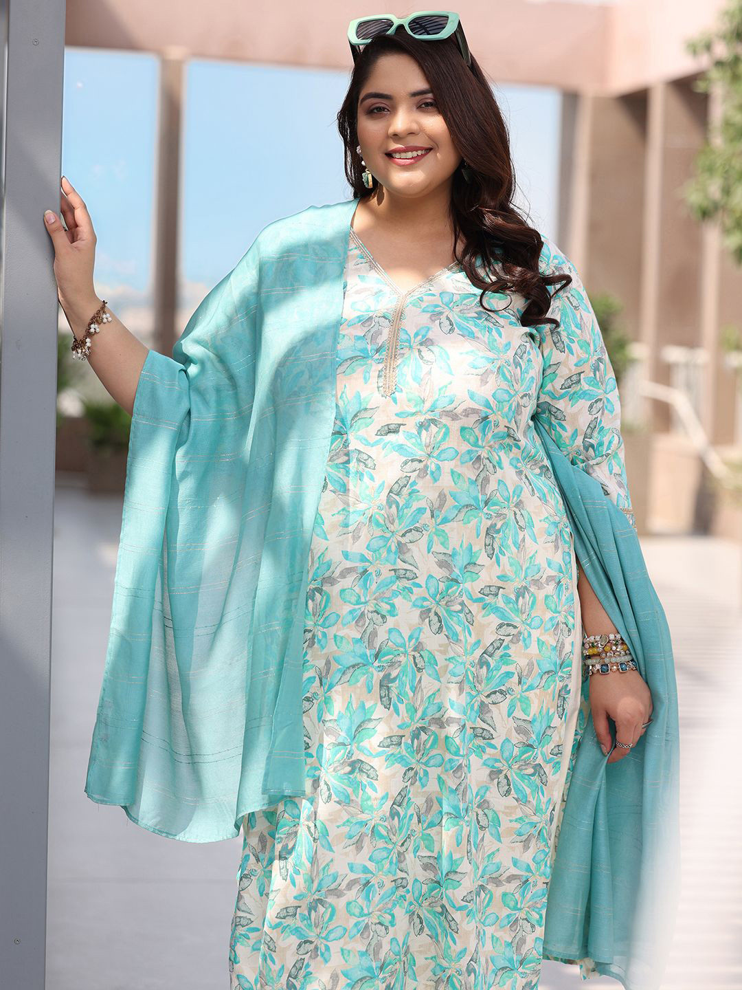 

EXTRA LOVE BY LIBAS Plus Size Floral Printed Straight Kurta with Salwar & Dupatta, Blue
