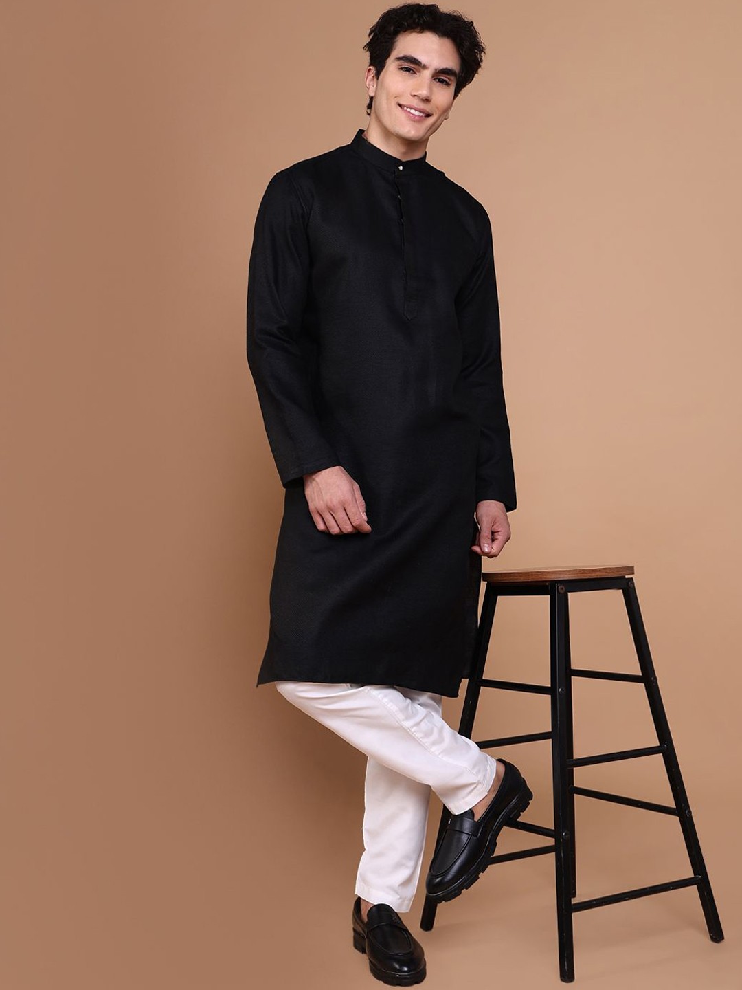 

SHOWOFF Mandarin Collar Straight Kurta with Trousers, Black