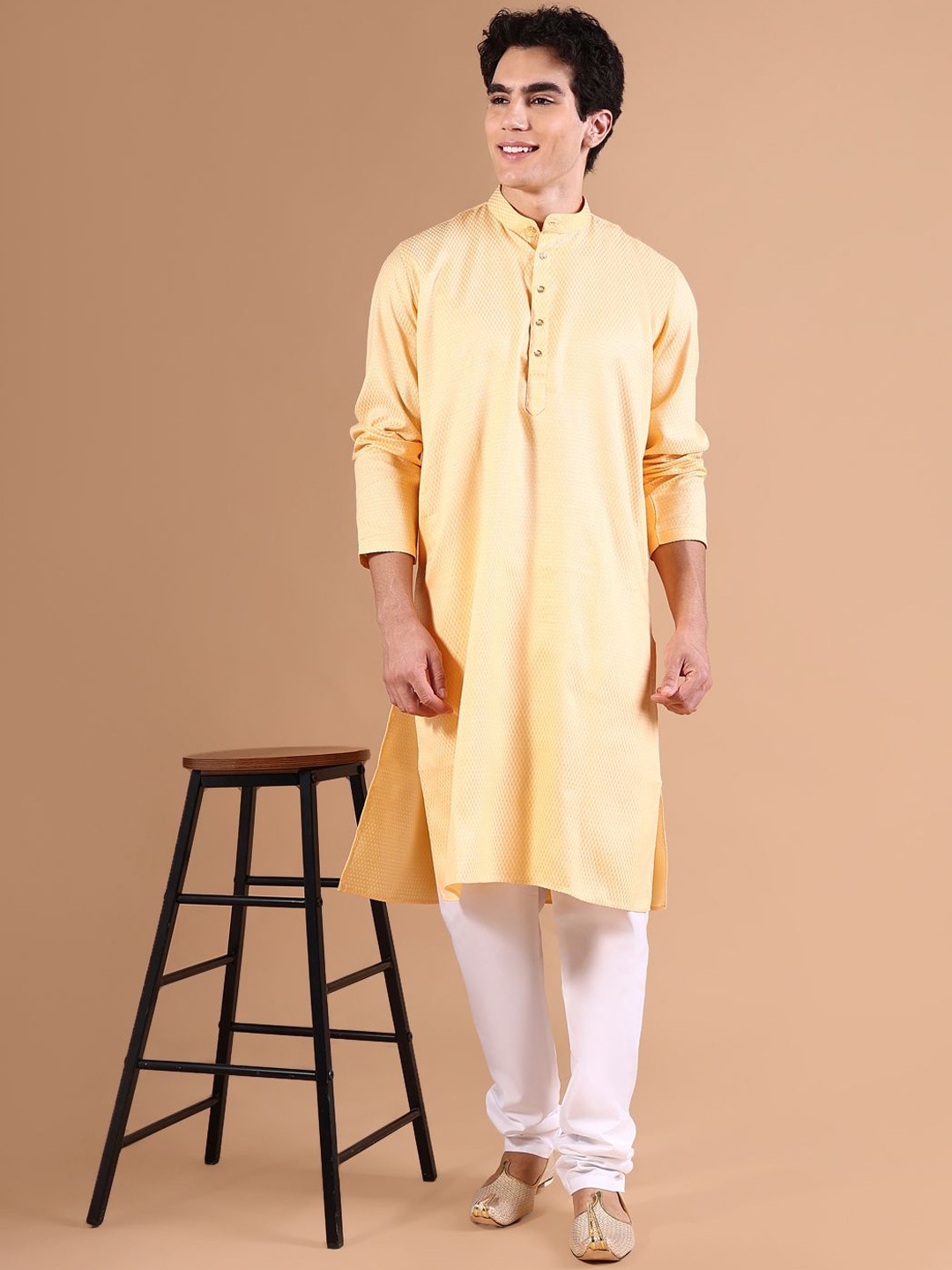 

SHOWOFF Woven Design Band Collar Long Sleeves Regular Straight Kurta With Trouser, Yellow