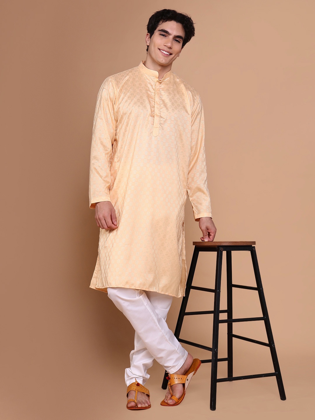 

SHOWOFF Geometric Woven Design Mandarin Collar Long Sleeves Straight Kurta With Trouser, Peach