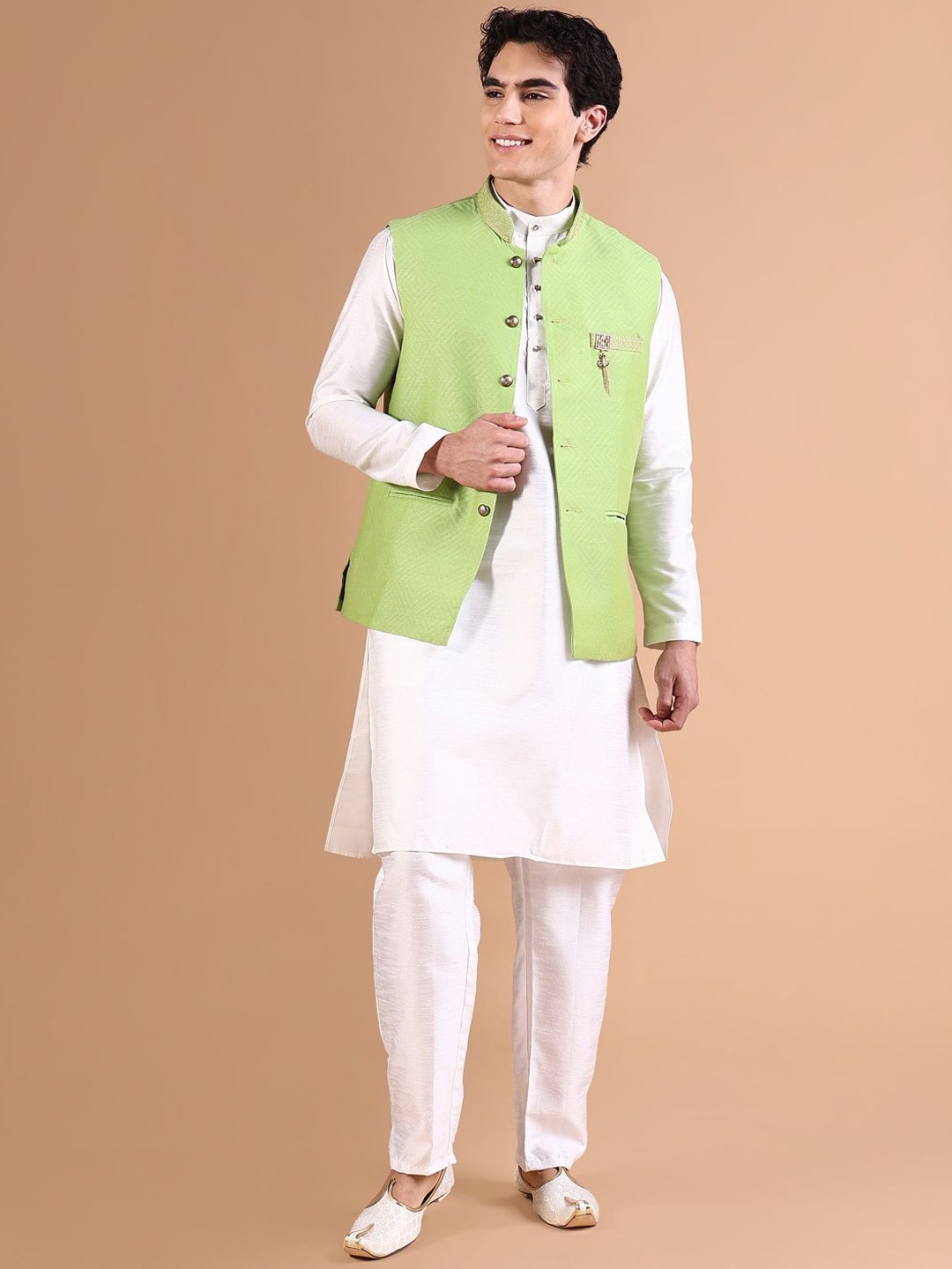 

SHOWOFF Band Collar Long Sleeves Regular Raw Silk Kurta With Trouser With Nehru Jacket, White