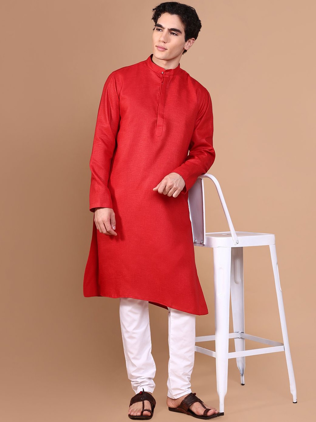 

SHOWOFF Band Collar Long Sleeves Regular Straight Kurta With Trouser, Red