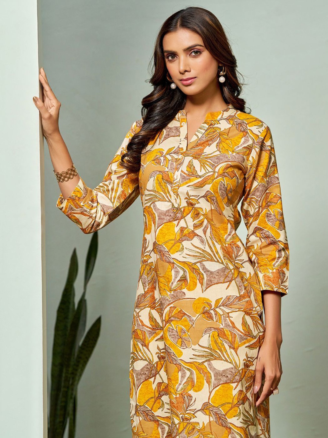 

Sangria Yellow Floral Printed Mandarin Collar Three-Quarter Sleeves Pure Cotton Kurta