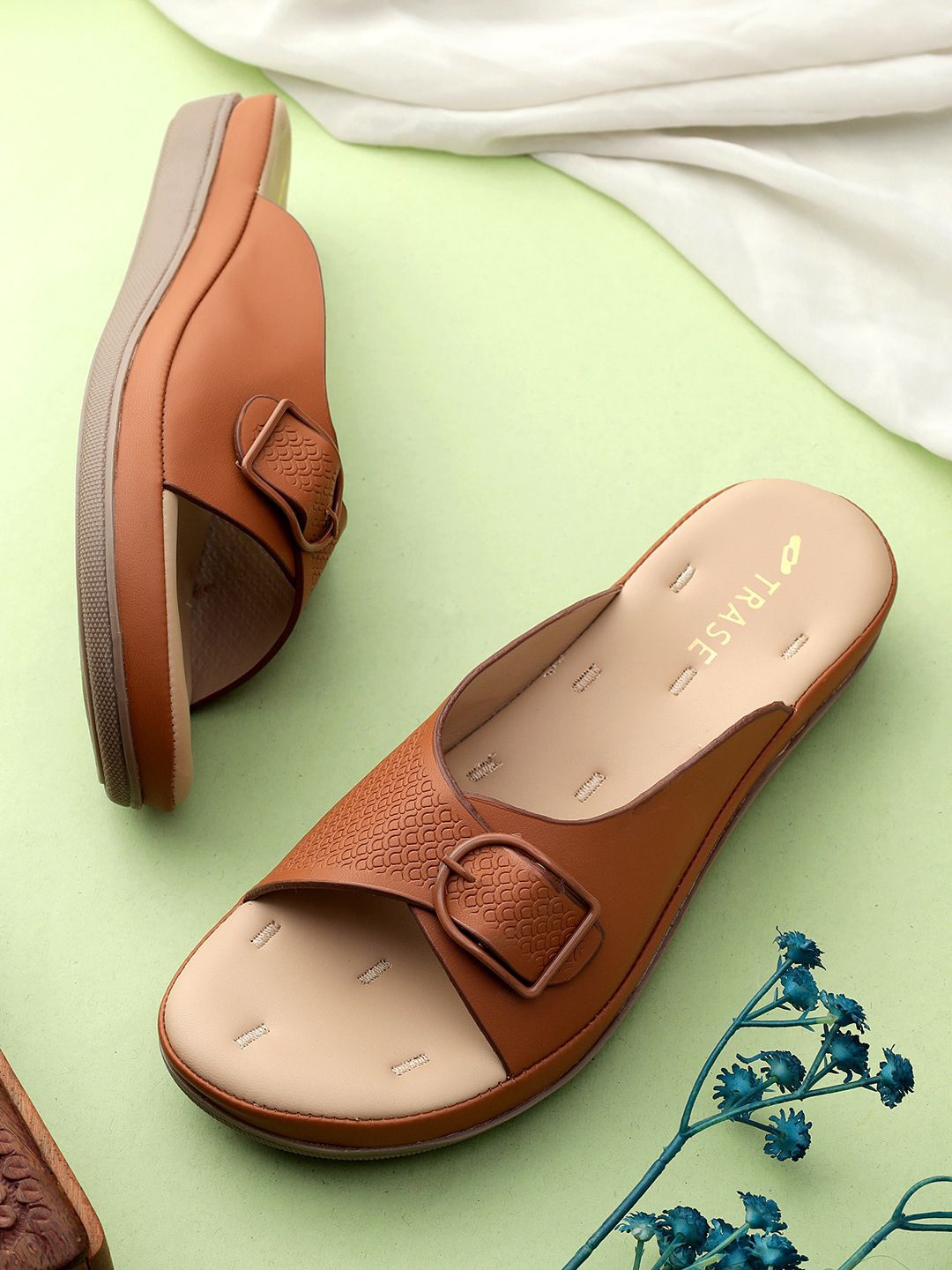 

TRASE Women Open Toe Flats with Buckles, Tan
