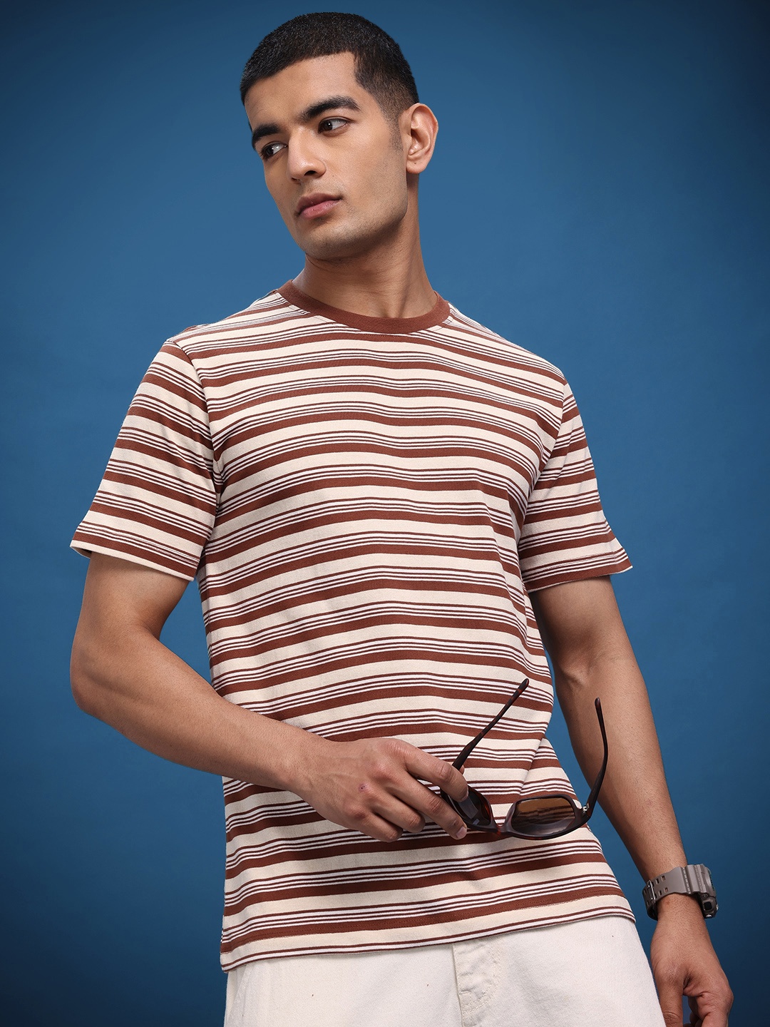 

The Roadster Life Co. Men Striped T-shirt, Beige